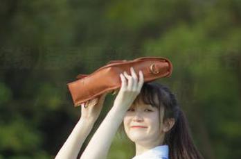 登录黑料在线,观看各种爆料,让你吃瓜不停歇!